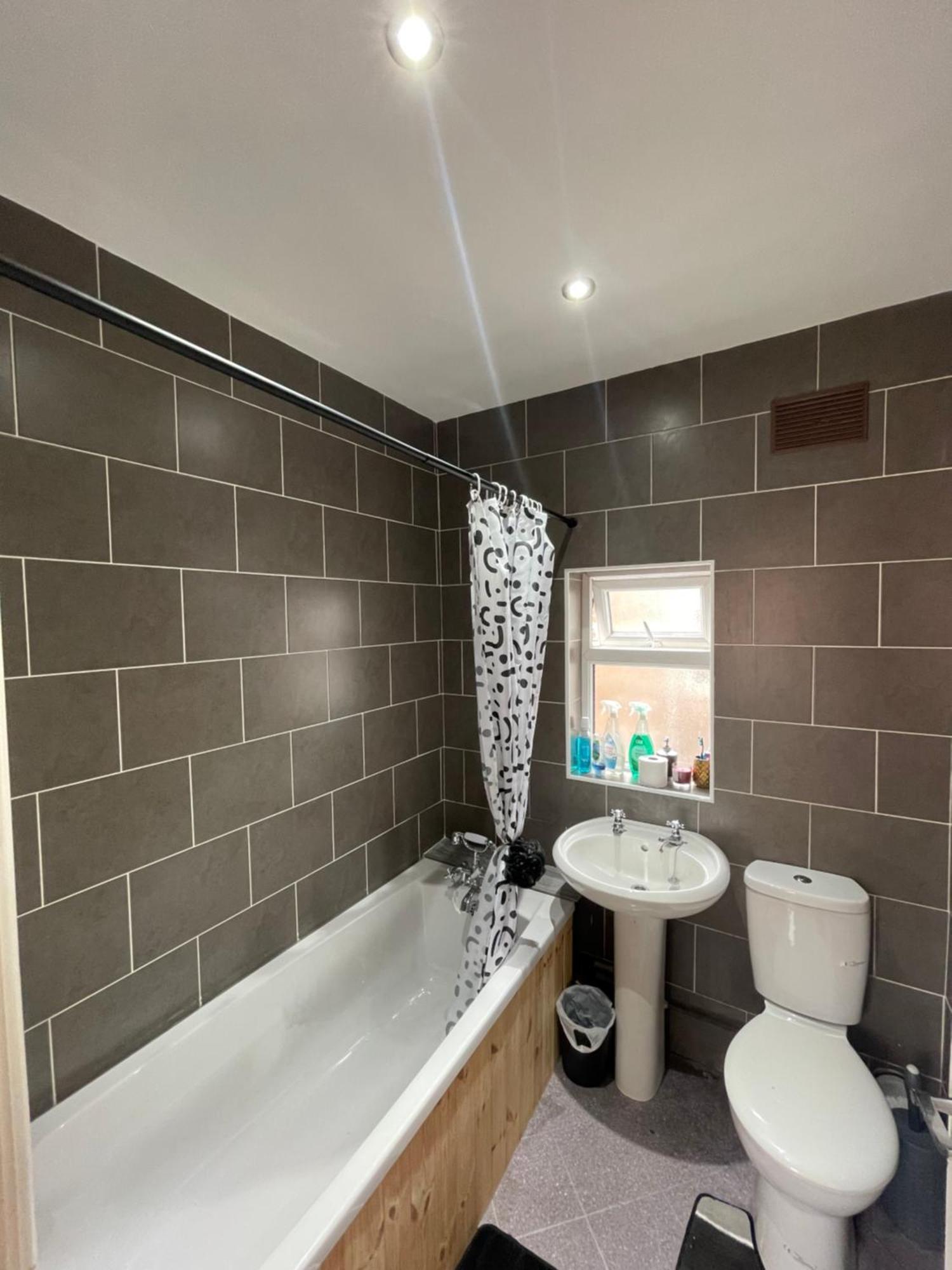 Luxestay Rooms - Old Trafford Манчестер Экстерьер фото